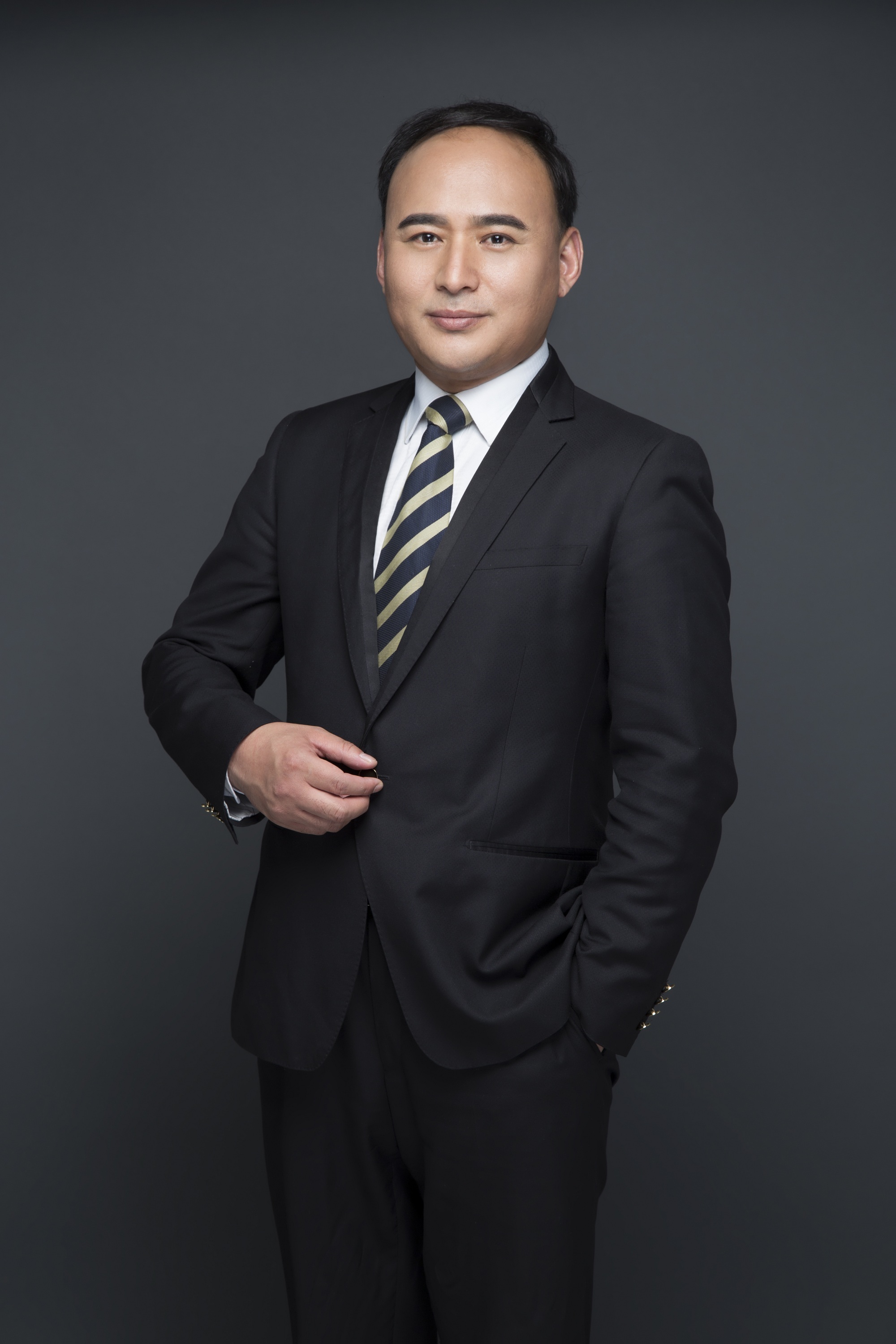 纪建英商务拓展总监
